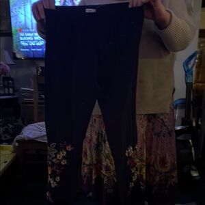 Black Leggings with Floral Embroidery